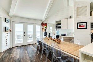 Dining - Wave Watcher - Stylish, Direct Oceanview, Near Jetty (Surfside Beach)