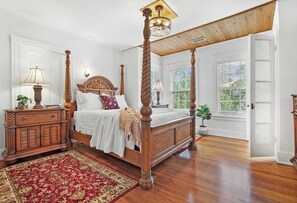 4 Schlafzimmer, Schreibtisch, Bügeleisen/Bügelbrett, Reisekinderbett