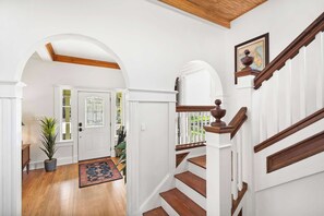 Interior - Historic Downtown, Gazebo, Steps to Ice Plant (St. Augustine)