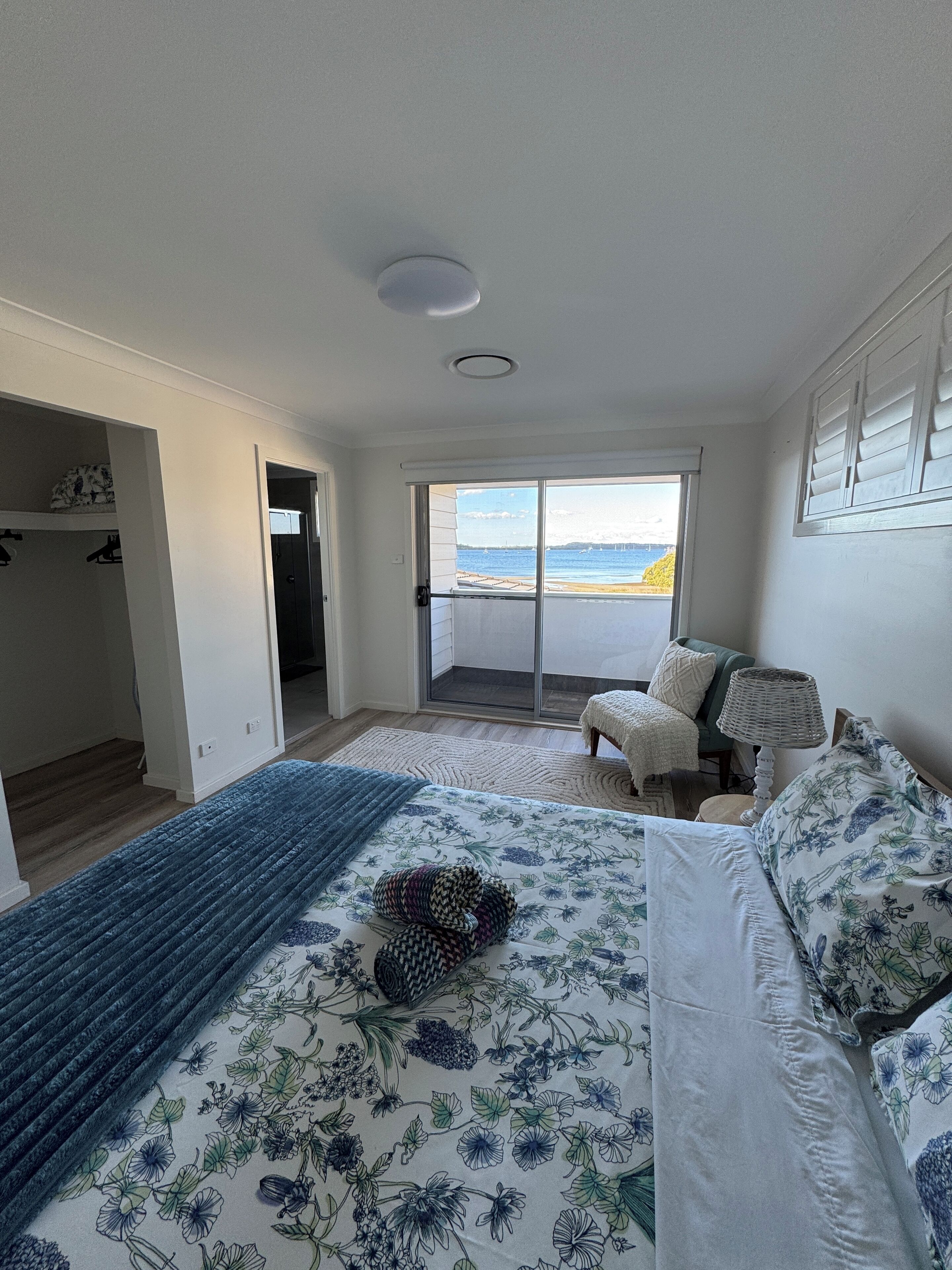 4 bedrooms, desk, iron/ironing board, free WiFi