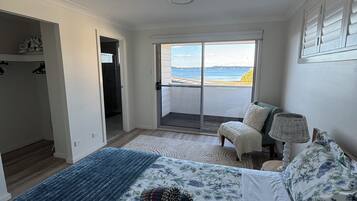 4 bedrooms, desk, iron/ironing board, free WiFi