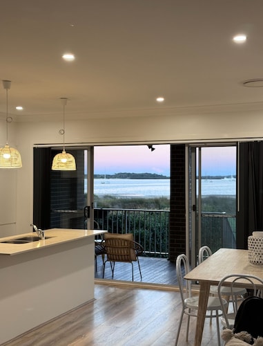 Sydney Waterfront Beach House