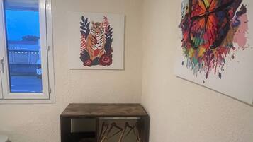 Classic Triple Room | Blackout drapes, free WiFi, bed sheets