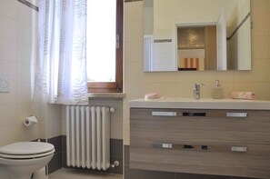Interior - Ferienwohnung mit Terrasse und Pool (Lazise)