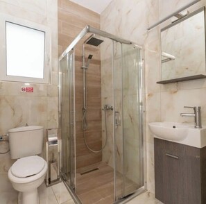 Vila | Kamar mandi | Shower, pengering rambut,  dan handuk