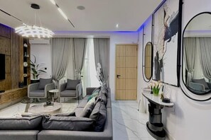 TV - Luxury 2 bedroom with PS5

 (Lekki)