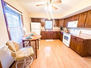 Fridge, microwave, oven, stovetop - Quiet & Safe neighborhood. 3-Bedrooms, 2-bath, 2-car garage (Evansville)