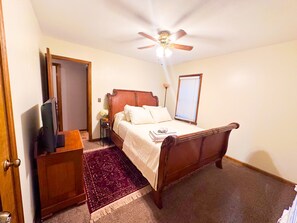 3 bedrooms, desk, travel cot, free WiFi