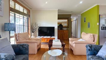 Télévision, cheminée