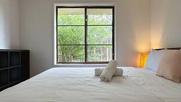 4 bedrooms, iron/ironing board, travel cot, WiFi