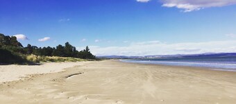 Seven Mile Beach House - 5 minutes to the Airport