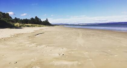 Seven Mile Beach House - 5 minutes to the Airport