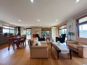 Televisie en een open haard