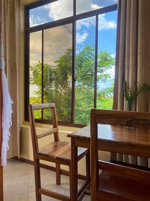 Economy-dobbeltværelse - udsigt til have | Skrivebord, arbejdsområde til bærbare computere, gratis Wi-Fi