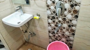 Deluxe Double Room, City View | Bathroom