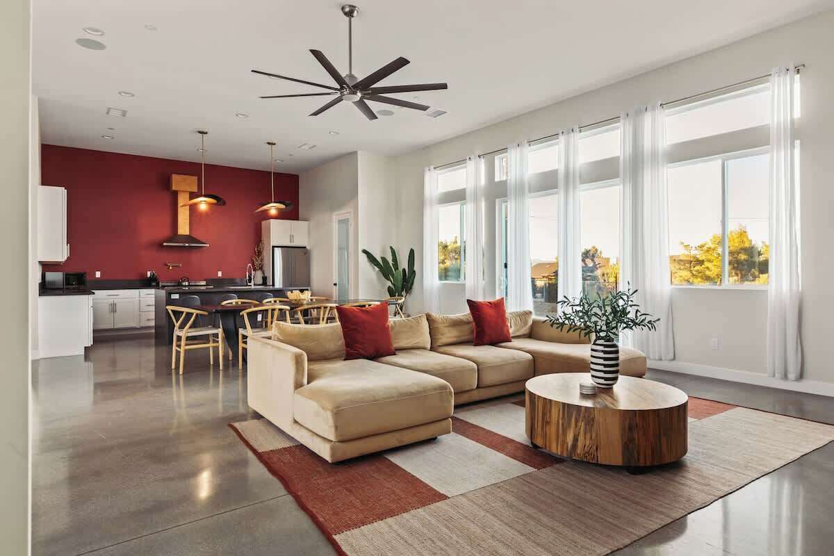 Televisión y oficina 