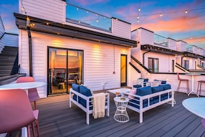 House - Taylor Swift Home Rooftop Hot Tub Movie Theater (Nashville)