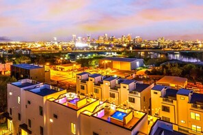 4 bedrooms, Internet - Taylor Swift Home Rooftop Hot Tub Movie Theater (Nashville)