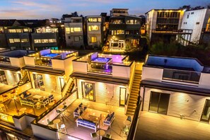 House | 4 bedrooms, Internet - Luxury Stay With Rooftop Views in Prime Location (Nashville)