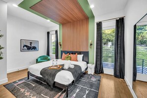 House | 4 bedrooms, desk, Internet - Rooftop Hot Tub City Views Pac-man Pool Table (Nashville)