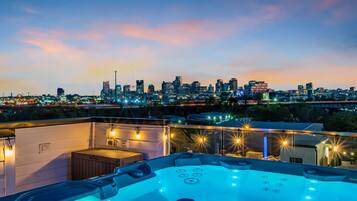 House | 4 bedrooms, desk, Internet