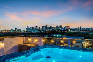 House | 4 bedrooms, desk, Internet