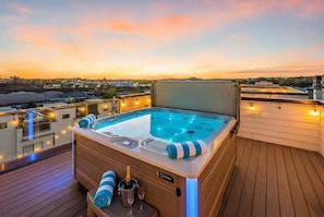 House | 4 bedrooms, desk, Internet