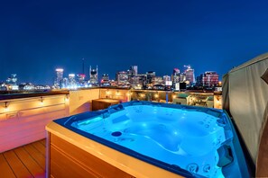 House | 4 bedrooms, desk, Internet - Rooftop Hot Tub City Views Pac-man Pool Table (Nashville)