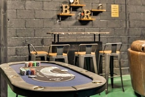 House - New Hot Tub Rooftop Decks City Views Poker (Nashville)