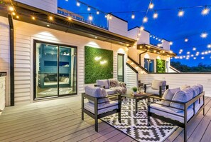 House - New Hot Tub Rooftop Decks City Views Poker (Nashville)