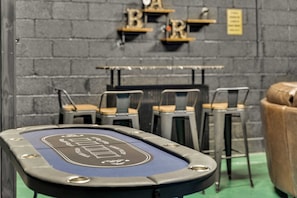 House | 4 bedrooms, Internet - New Hot Tub Rooftop Decks City Views Poker (Nashville)