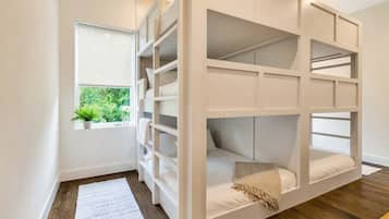 House | 4 bedrooms, Internet