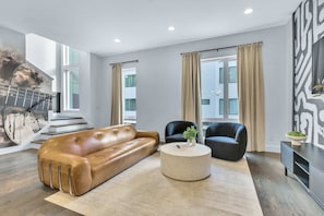 House | 4 bedrooms, Internet - New Hot Tub Rooftop Decks City Views Poker (Nashville)