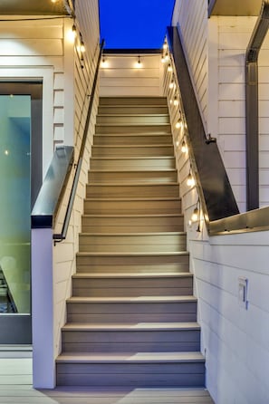 House | 4 bedrooms, Internet - New Hot Tub Rooftop Decks City Views Poker (Nashville)