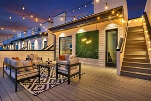 House | 4 bedrooms, Internet - New Hot Tub Rooftop Decks City Views Poker (Nashville)