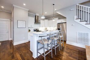 4 bedrooms, Internet - City Views Pool Hot Tub Mini Golf (Nashville)