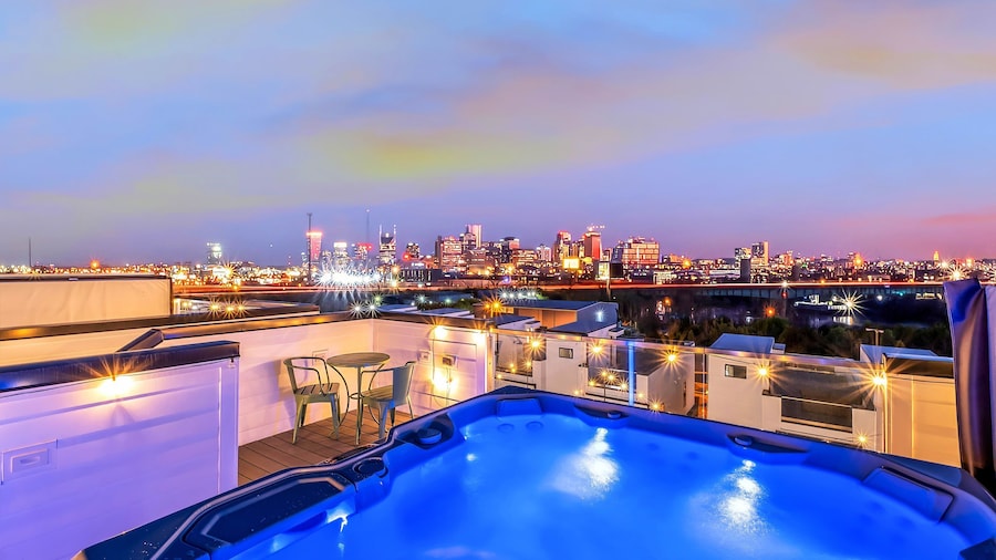 Taylor Swift Themed Rooftops Hot Tub Views