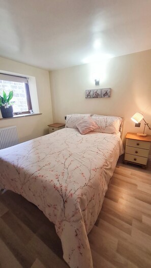 3 chambres, fer et planche à repasser, lit parapluie, Wi-Fi gratuit