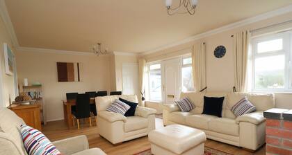 Comfortable bungalow near several sandy beaches.