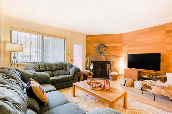 Televisie en een open haard