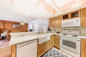 Fridge, microwave, stovetop, dishwasher