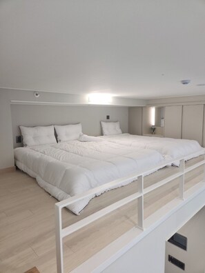 2 bedrooms, in-room safe, WiFi, bed sheets