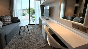 Comfort Apartment, Balcony, City View | Ruang tamu
