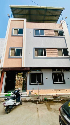 Mặt tiền nơi lưu trú