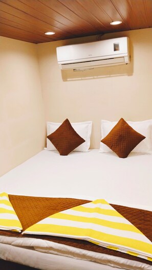 Desk, soundproofing, free WiFi - Nadim Tiger Residency (Mumbai)