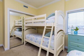 3 quartos, ferros/tábuas de passar roupa, Wi-Fi, roupa de cama