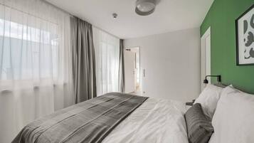 1 bedroom, desk, iron/ironing board, WiFi