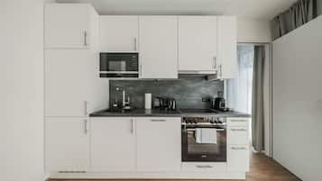 Coffee/tea maker, fridge, microwave, oven