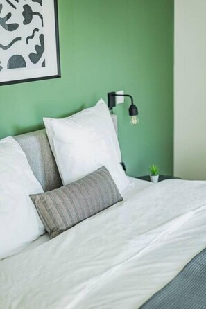 1 bedroom, desk, iron/ironing board, WiFi