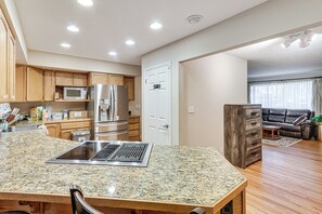 House (4 Bedrooms) | Interior